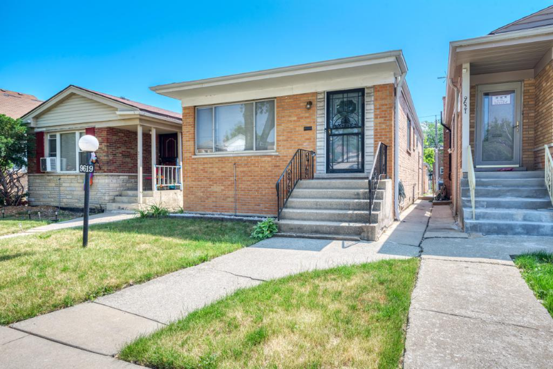 Chicago House: 9619 S Princeton