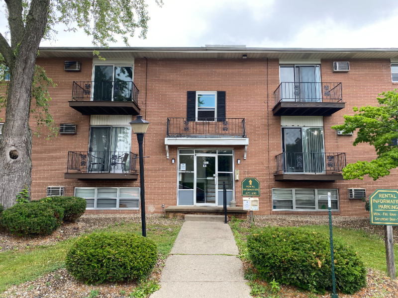 Warren Apartment: 1925 Southern Blvd NW Apt.24