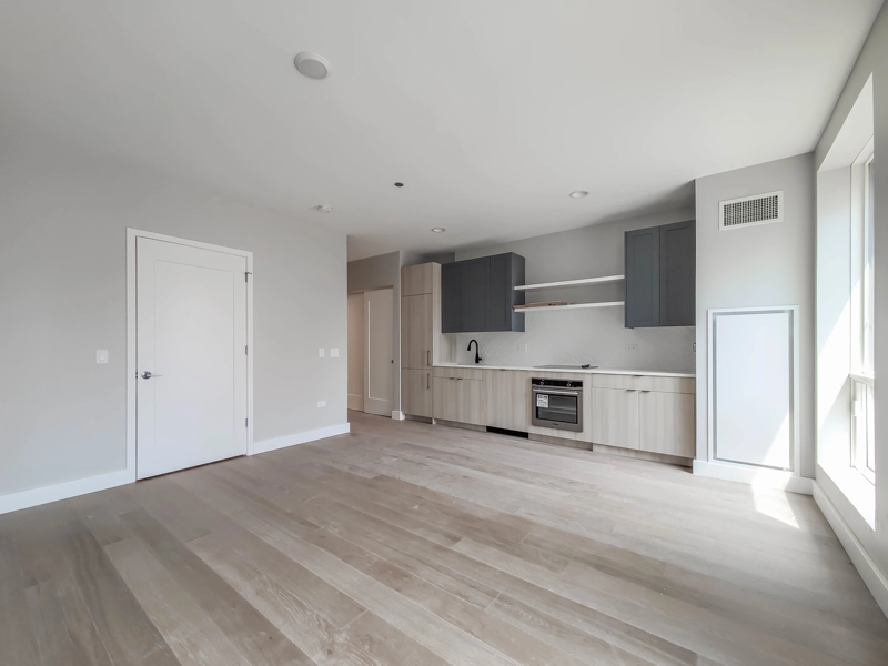 Chicago House: 1255 N Sandburg Terrace