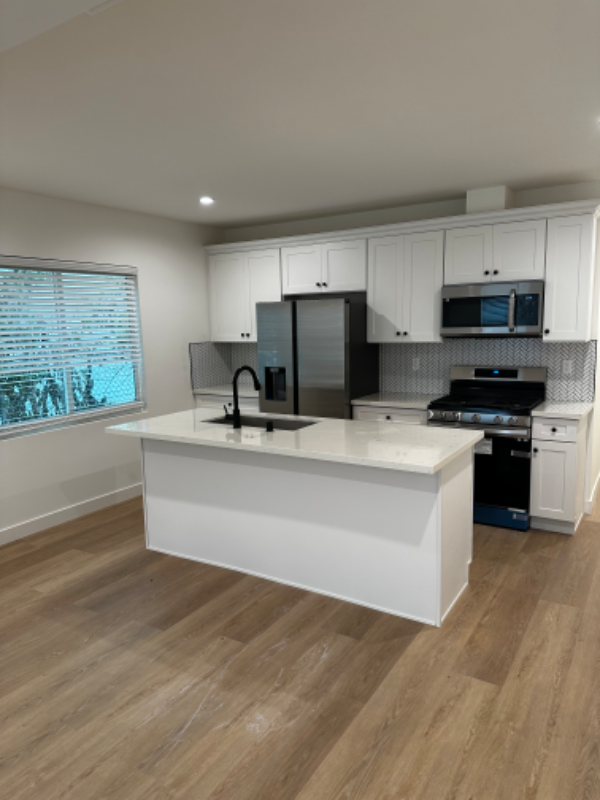 Los angeles Apartment: 2008 - 2010 Vineyard Ave
