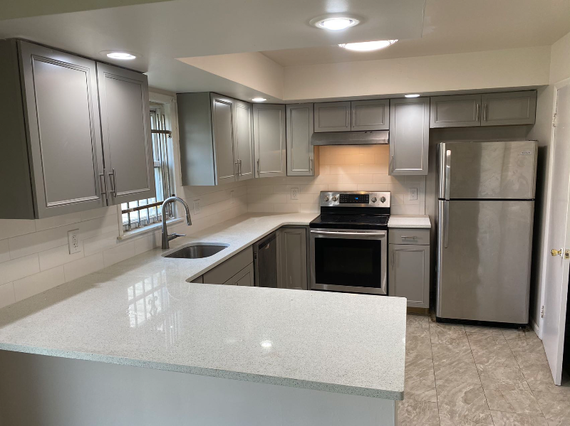 Newark Townhome: 316 Littleton Ave