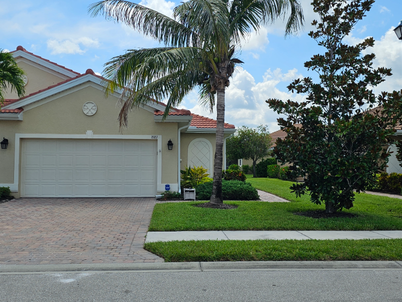 Fort Myers House: 3587 Bridgewell Court