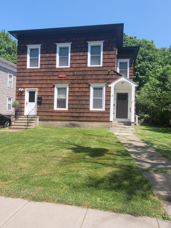 Oneonta Apartment: 32 Cliff St