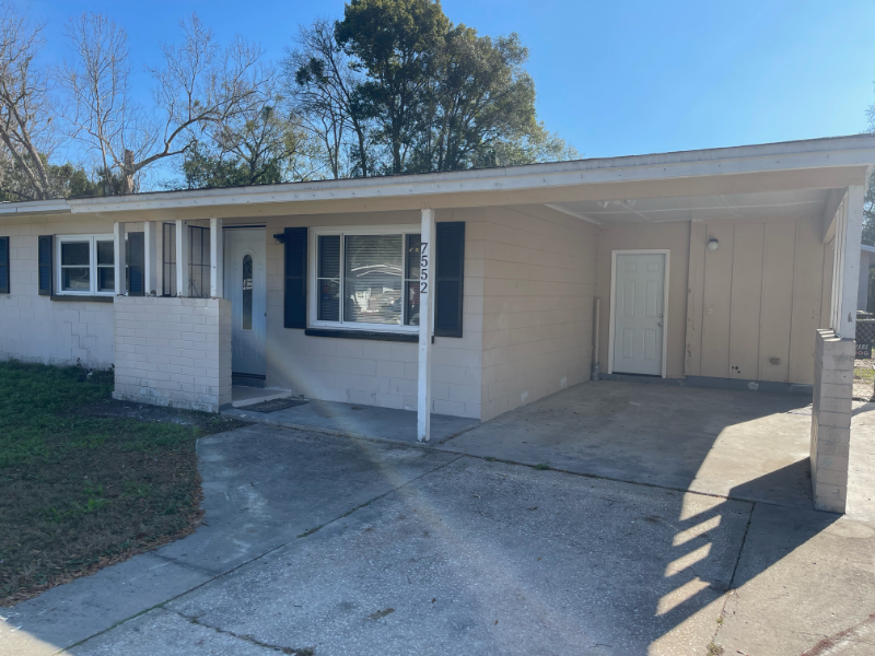 Jacksonville House: 7552 Centauri Road