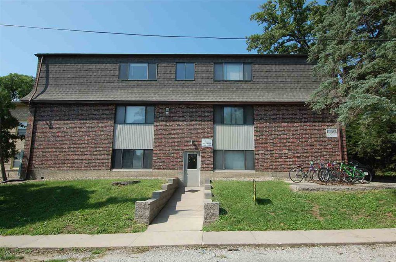 Iowa city Apartment: 365 Ellis ave