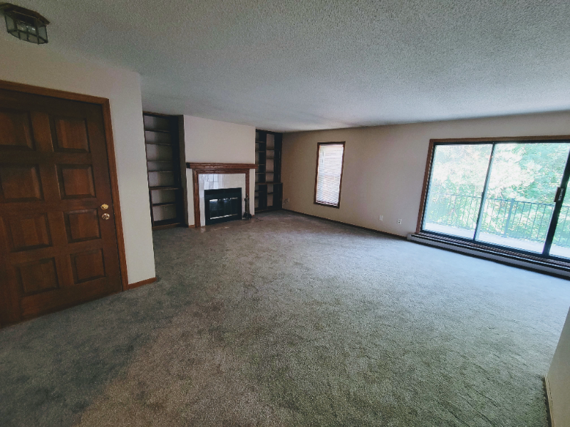 Maplewood Townhome: 737 Larpenteur Avenue E