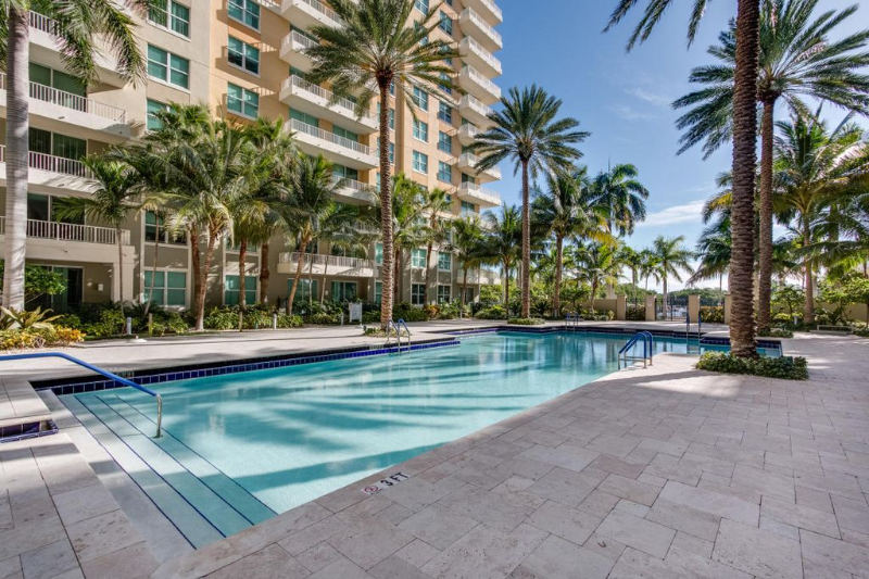Boynton Beach Condo: 100 NE 6th Street