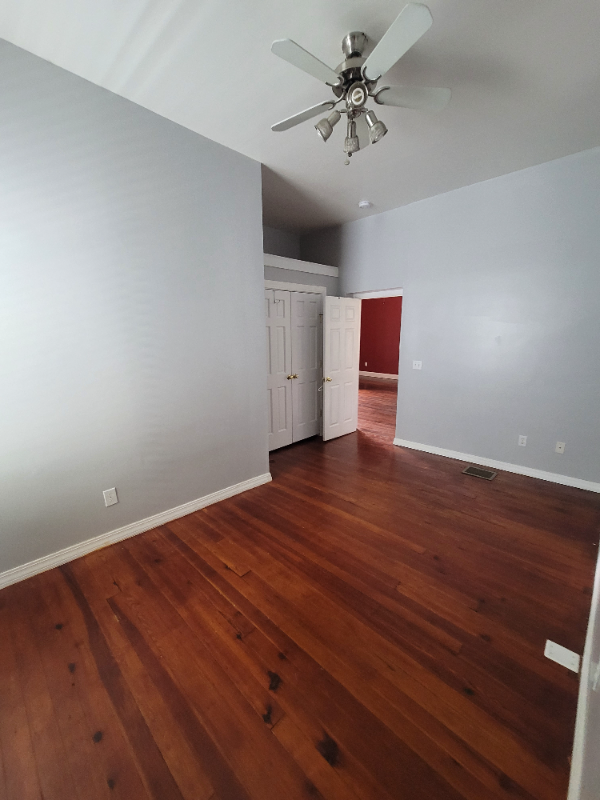 New Albany House: 2201 Ekin Ave