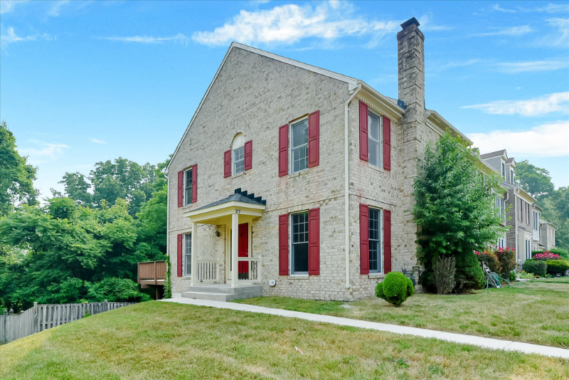 Owings Mills House: 27 Preakness ct