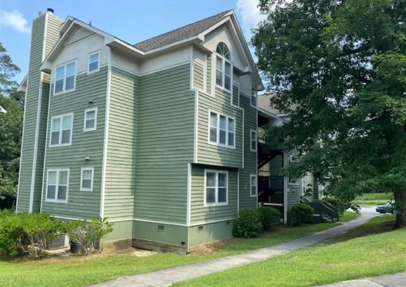 Fayetteville House: 6720 Willowbrook Dr