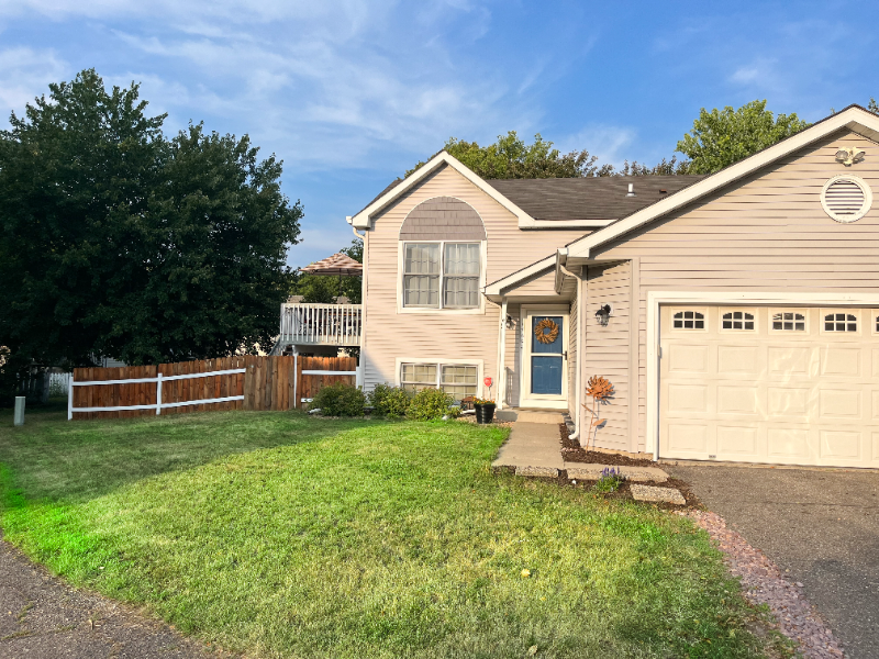 Eden Prairie House: 17604 Lorence Way