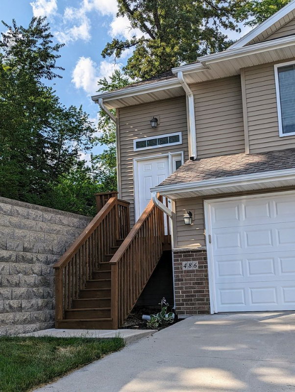 Tiffin House: 486 RJ Drive