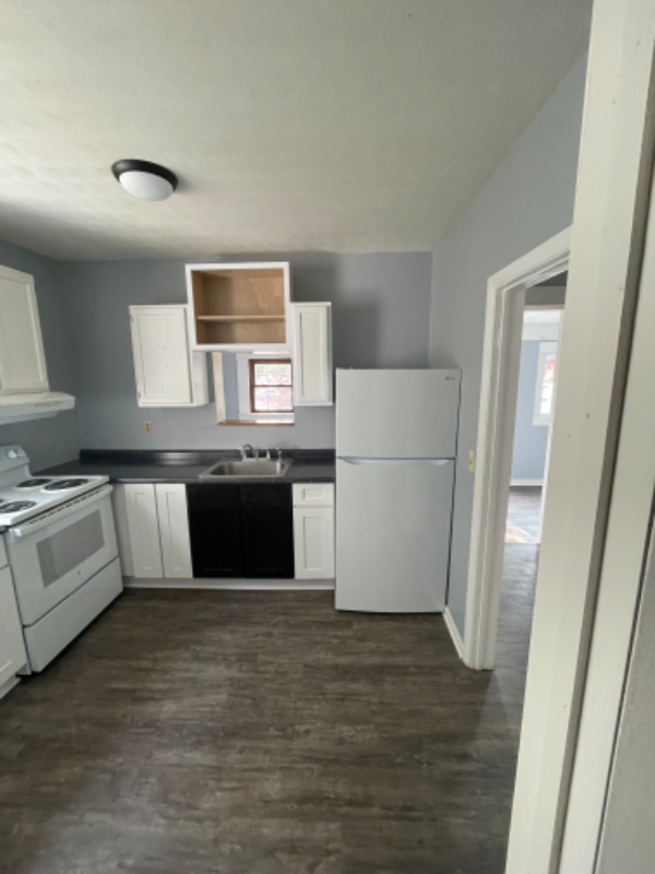 Findlay House: 913 N Main St Apt A