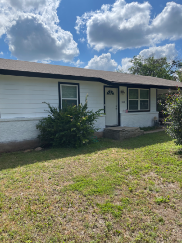 Stephenville House: 1410 N Estes