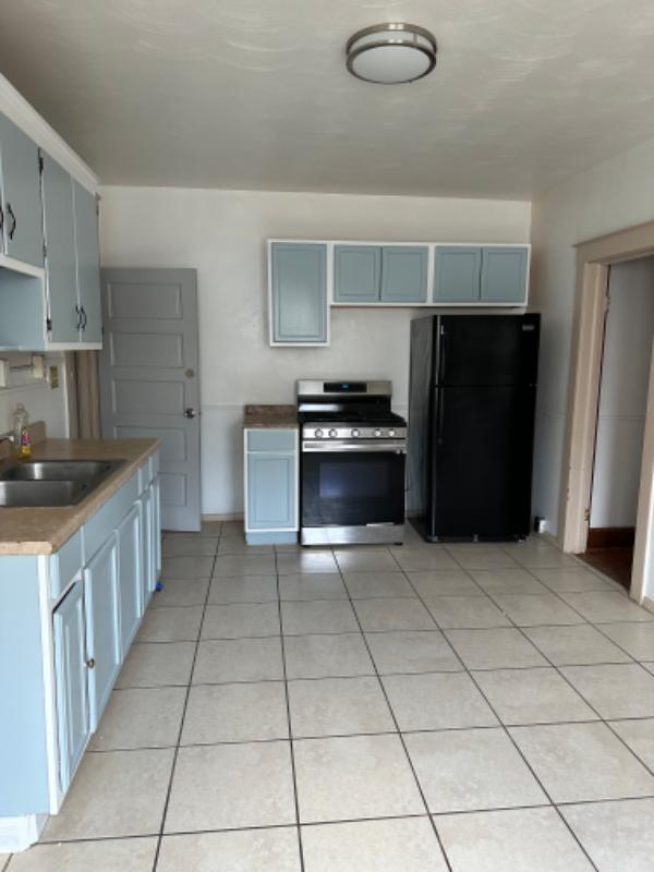 New Britain Apartment: 76 Sexton St New Britain