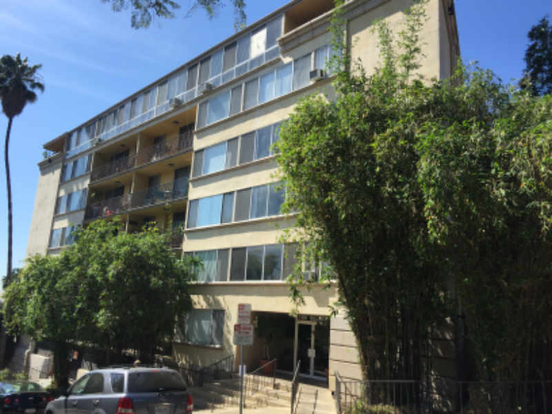 Hollywood Apartment: 7100 Hillside Ave
