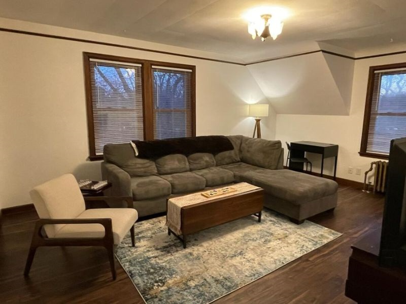 Saint Paul House: 25 Delos St W