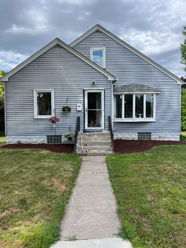 Waconia House: 412 W Main Street