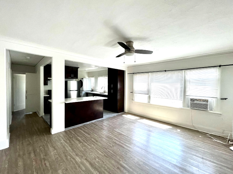 Los Angeles Apartment: 855 1/2 W 43rd Place