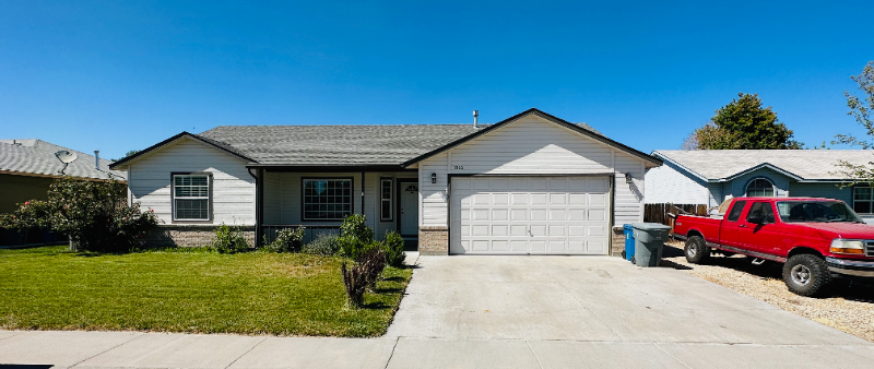 Mountain Home House: 1560 Peregrine Dr