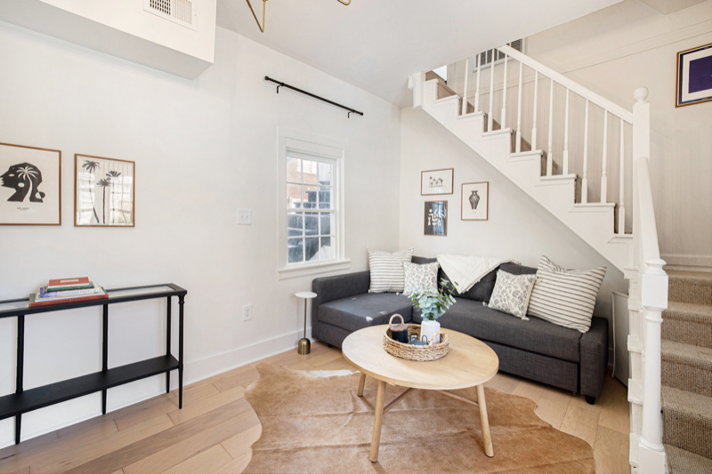 CHARLESTON Apartment: 165 QUEEN ST