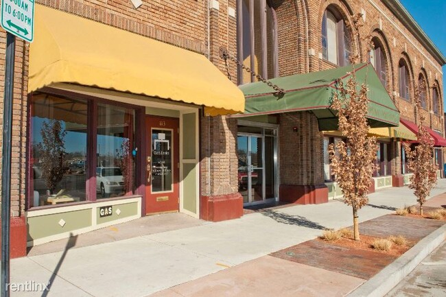 PUEBLO Apartment: 111 Broadway Ave. #9