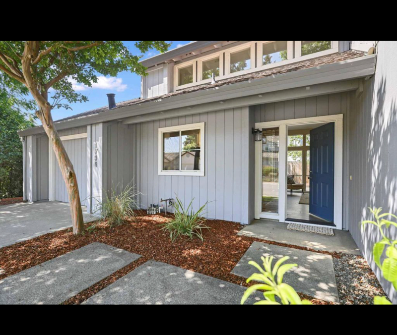 Davis House: 1736 Valdora St.