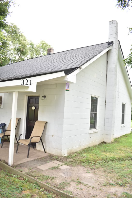 Oxford House: 321 Henderson St