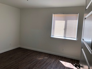 Tacoma Apartment: 1928 E 56th St