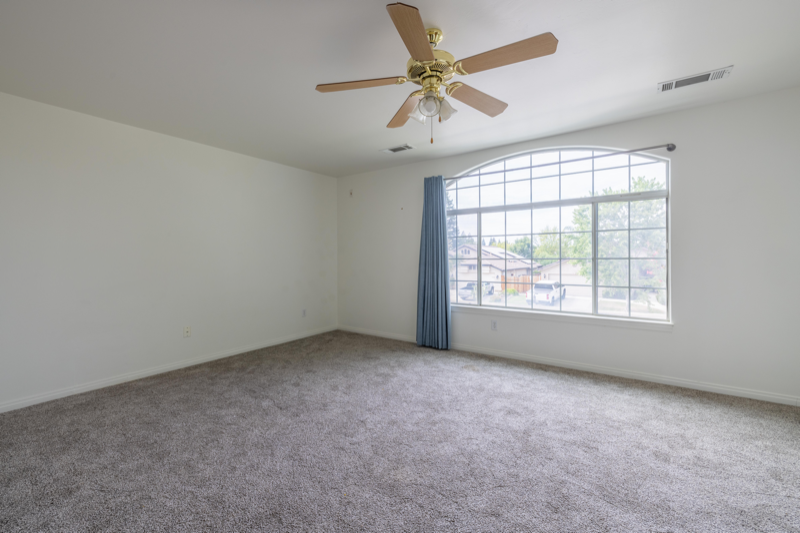 Bakersfield Single Room: 11709 Leigh River St