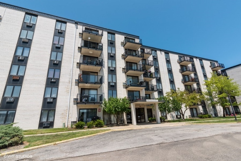 Niles Condo: 9098 W. Terrace Dr