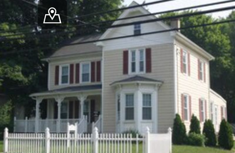 Robbinsville House: 24 Main St