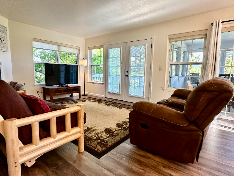 Columbia Falls House: 12 River Falls Dr