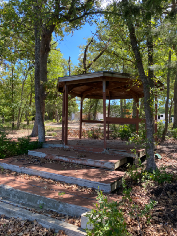 West tawakoni House: 300 west rabbit cove rd