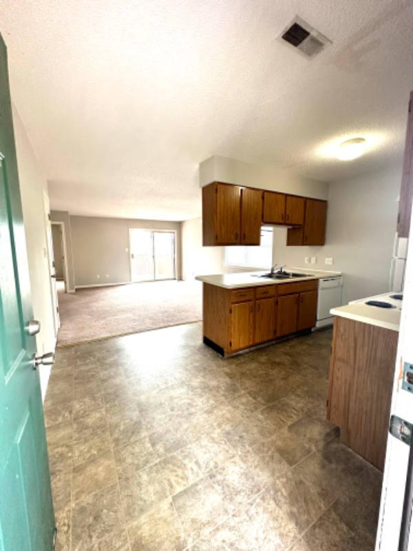 Potosi Apartment: 109 E Jefferson St