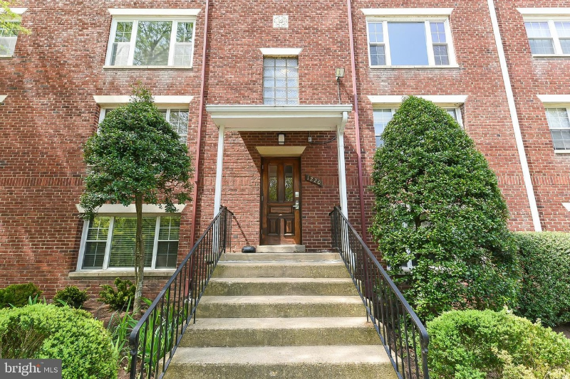 Arlington Condo: 1220 N Meade St