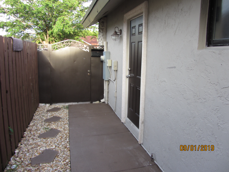 Miami House: 10740 SW 142nd Ave