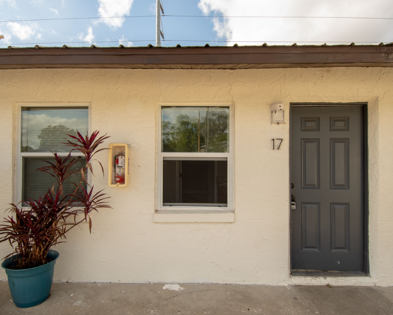 Avon Park Apartment: 916 S Verona Ave