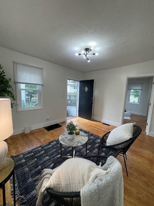 Johnson City House: 109 W. Maple Street