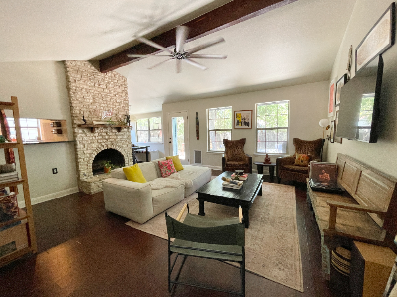 Austin House: 7018 crosswood dr