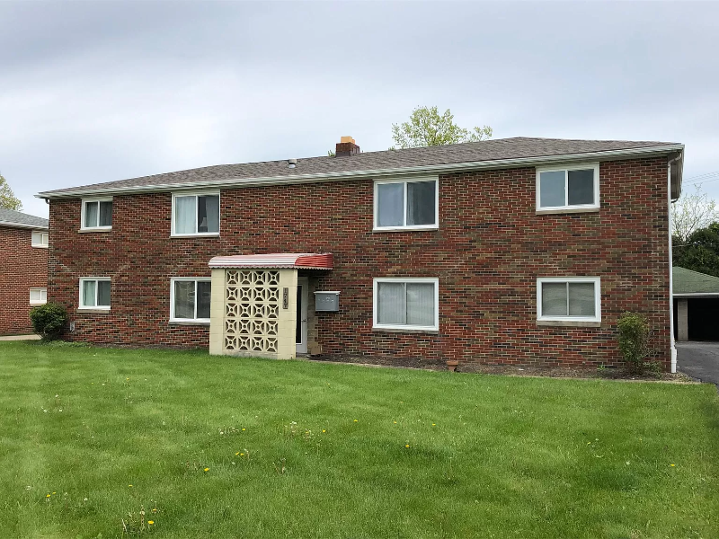 Cuyahoga Falls Apartment: 1747 Portage Trail