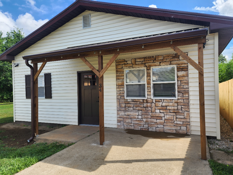 South Point House: 34 Township Road 1101 W