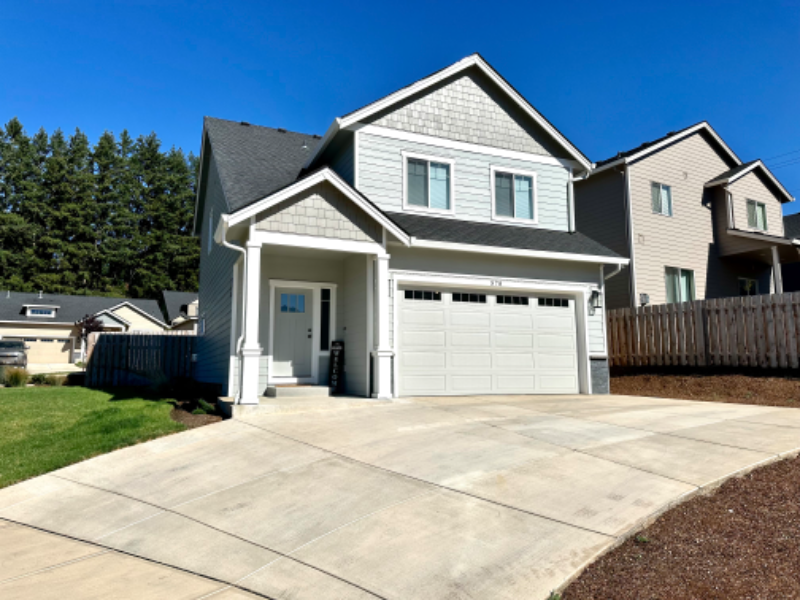 Salem House: 578 Evelyn Valley St SE