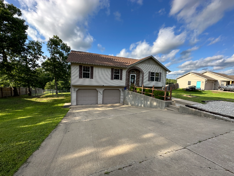 Saint Robert House: 15640 Top Drive