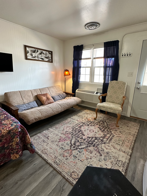 Rapid City Apartment: 210 E North St