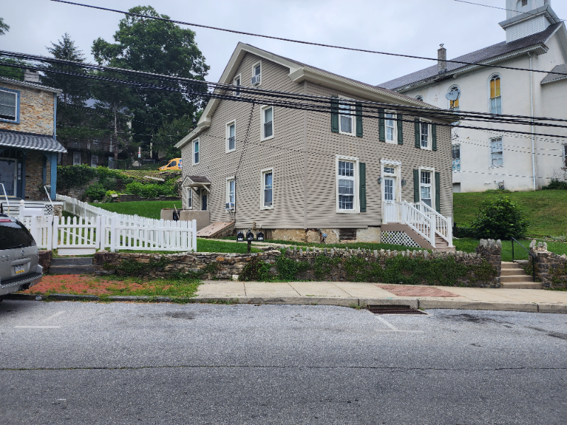 Parkesburg Apartment: 309 Strasburg Ave