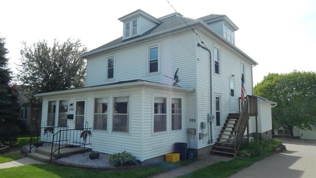Platteville Townhome: 386 Ellen St