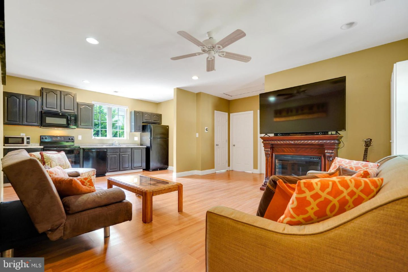 Oakton Condo: 10044 Blake Lane