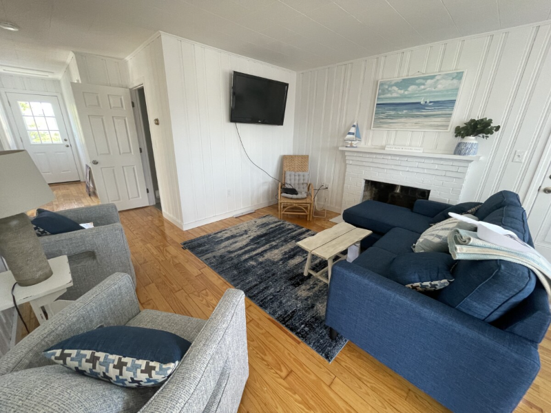 Hampton House: 11 Tuttle Avenue