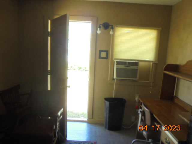Tyler Apartment: 1925 Cotten Rd Apt B